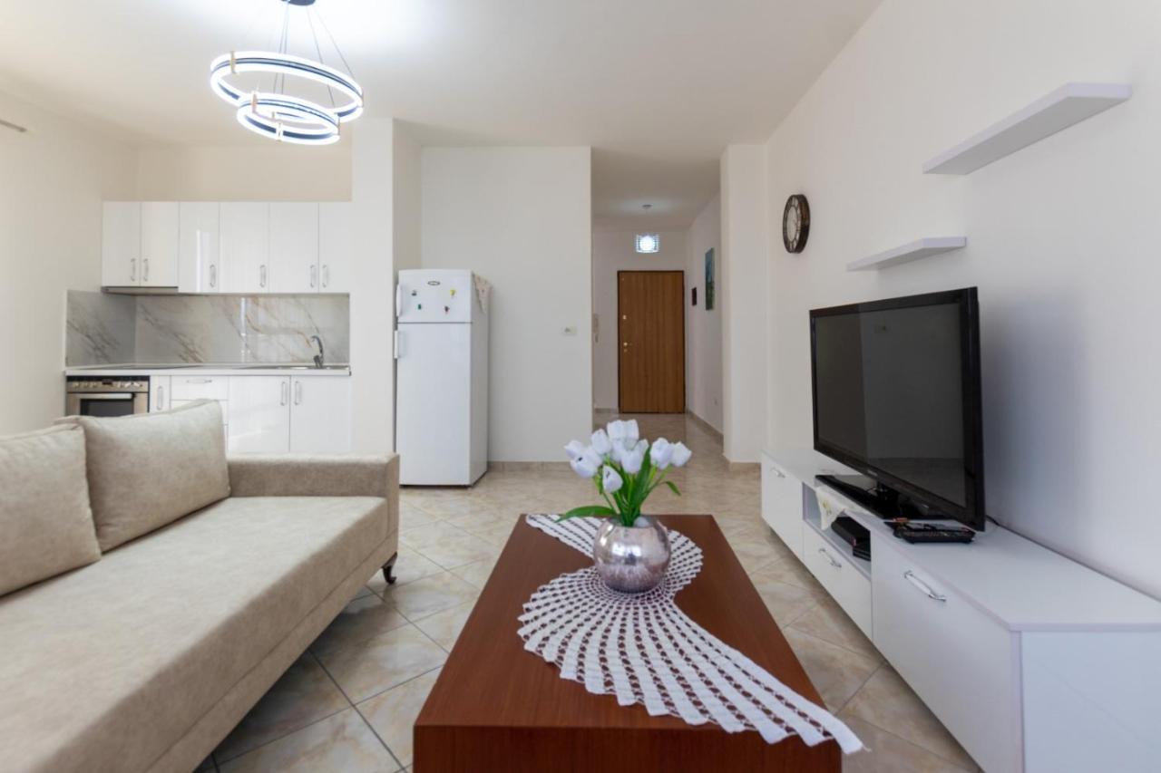Spacious 2 Bedroom Apartment In Durres Beach Exteriér fotografie